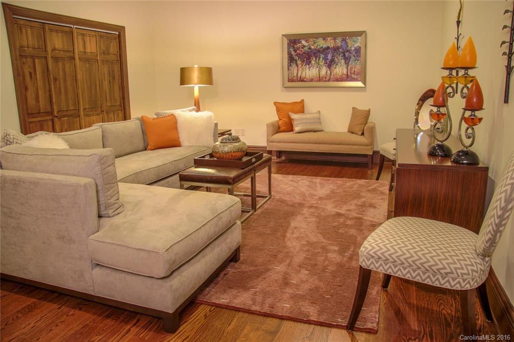 Reynolds Mountain - Residential