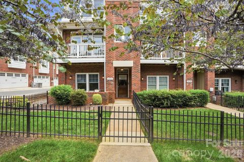 Photo of 1024 Wesley Park Lane, Charlotte, NC 28208 (MLS # 4392665)