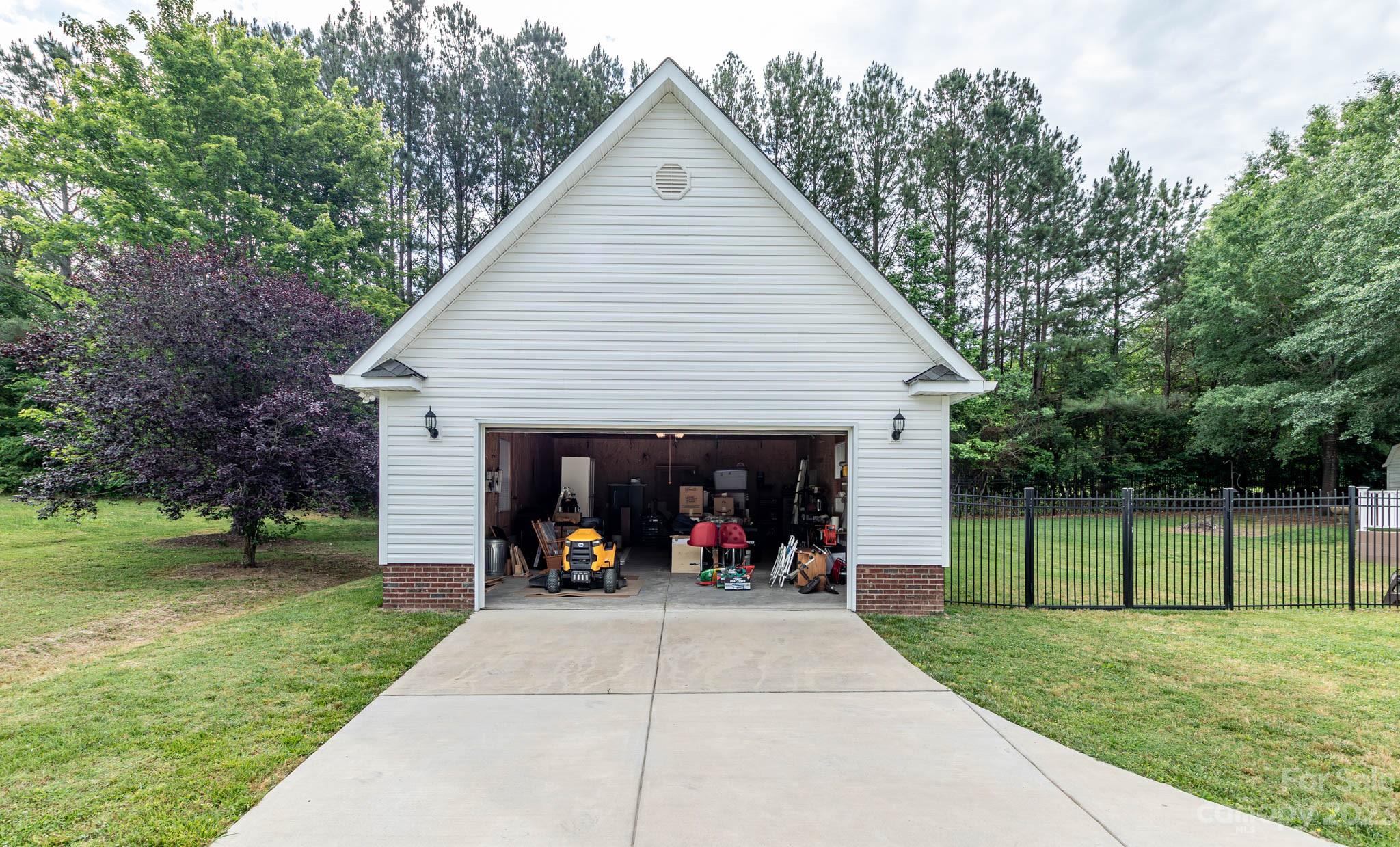 The Lakes At Derby Downs - Residential