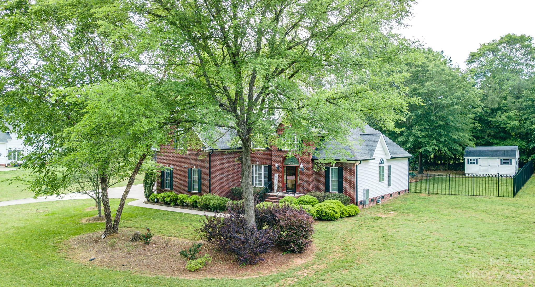 The Lakes At Derby Downs - Residential