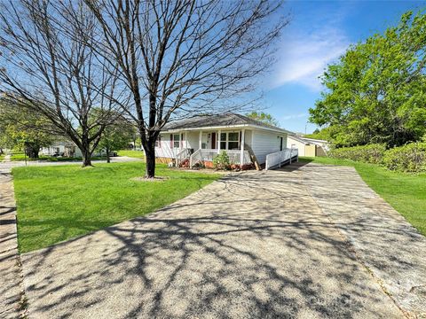 Single Family Residence in Charlotte NC 1020 Fontana Avenue.jpg