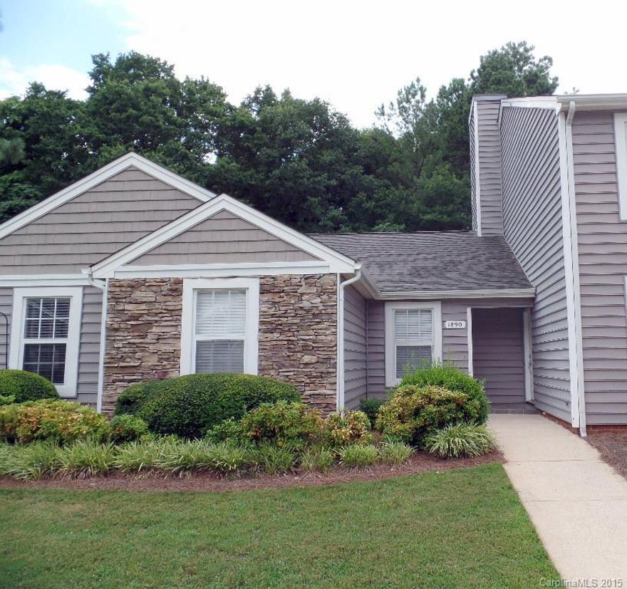 Lovely 2BR/2BA updated ground floor combo. Big LR/DR room, hardwood flooring, great kitchen (all stainless appliances to convey) & breakfast area, nice master suite with access to private screened porch, walk-in closet, big bathroom, two sinks, whirlpool. Hydro Apollo heating system. Beautiful newer cabinetry, granite & roof: low county taxes! Close to restaurants & shopping; minutes to I-77.