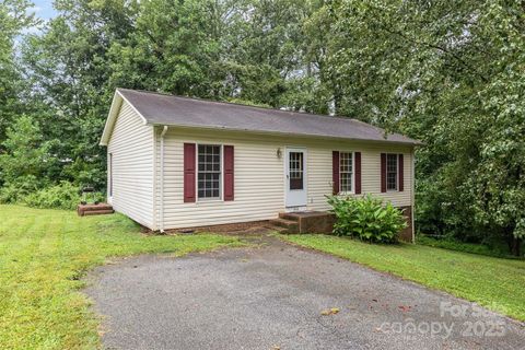410 E Lee Avenue Bessemer City NC 28016