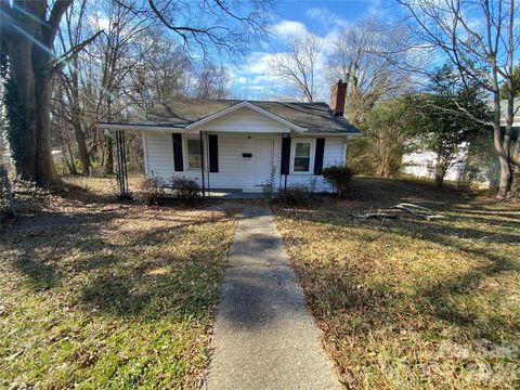 Photo of 1521 W Davidson Avenue, Gastonia, NC 28052 (MLS # 4360886)
