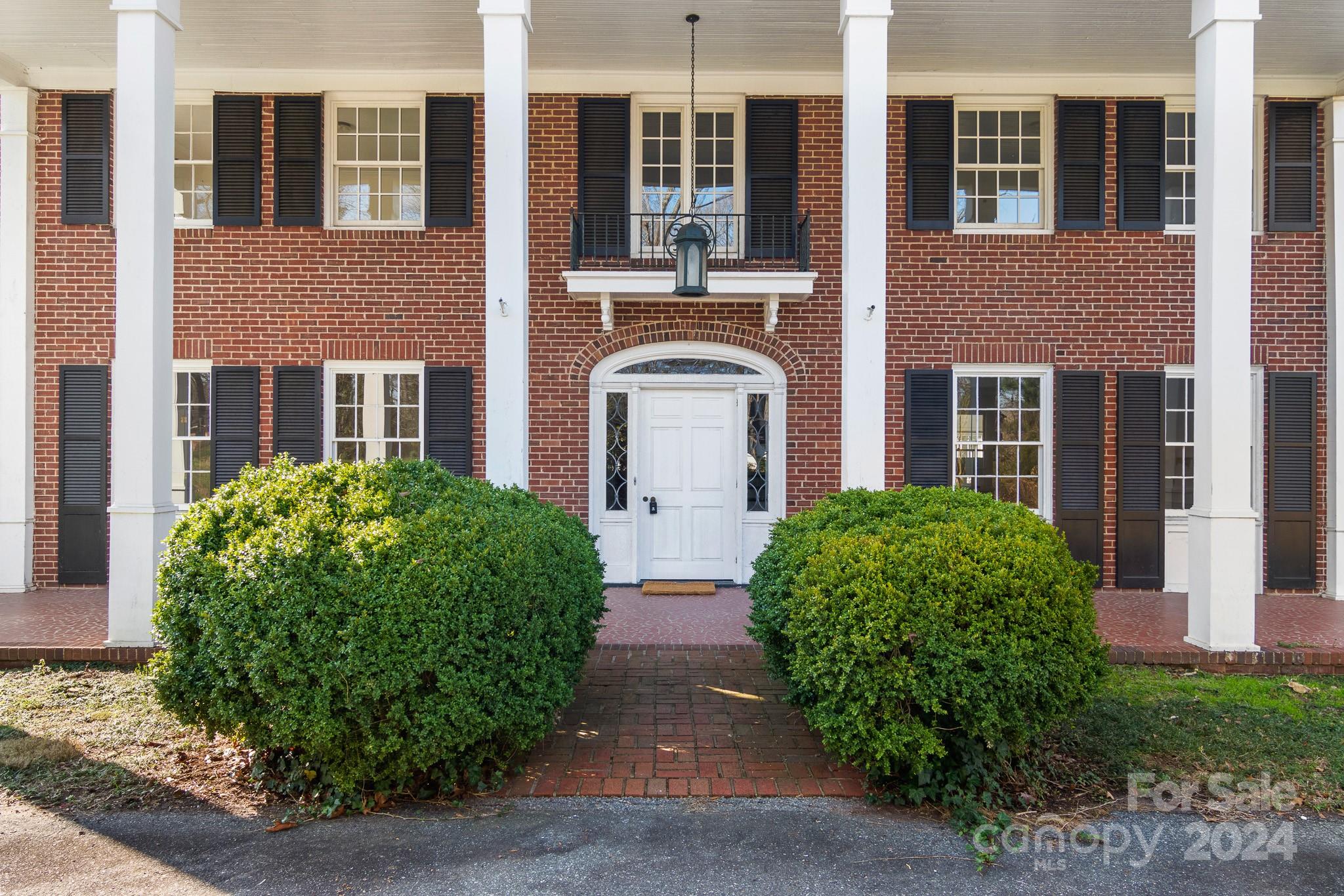 615 Peach Street