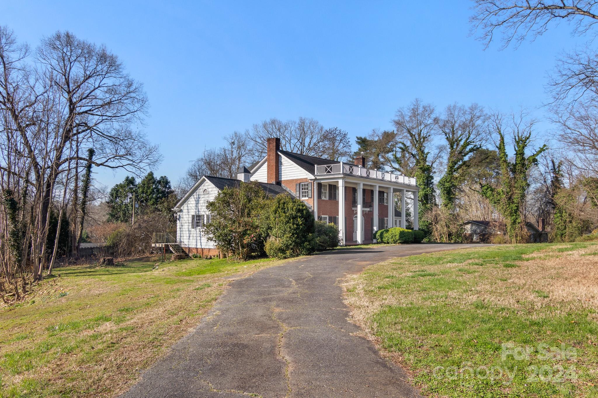 615 Peach Street