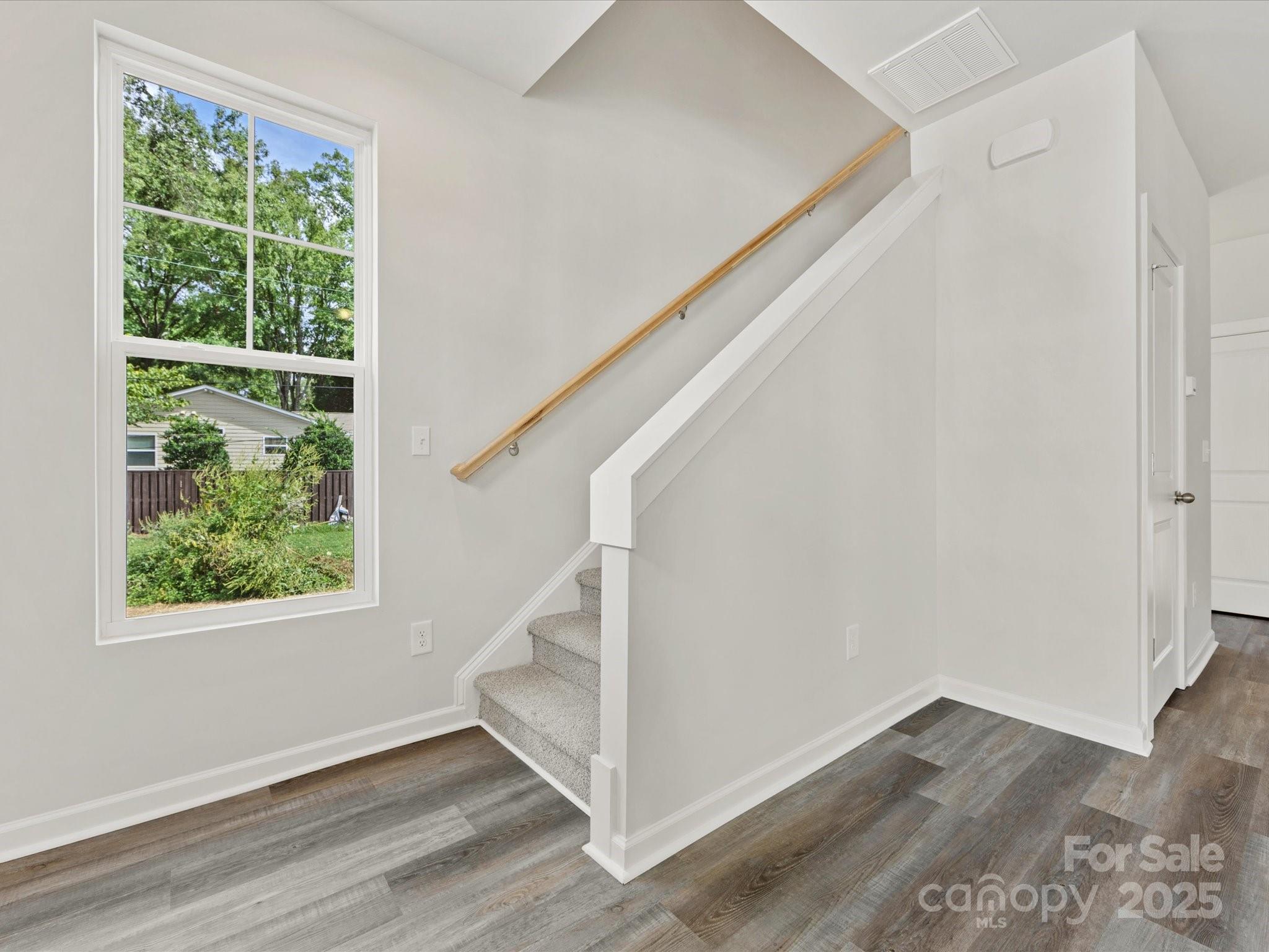 1009 Ribbon Lane