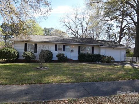 220 N Russell Street Troy NC 27371