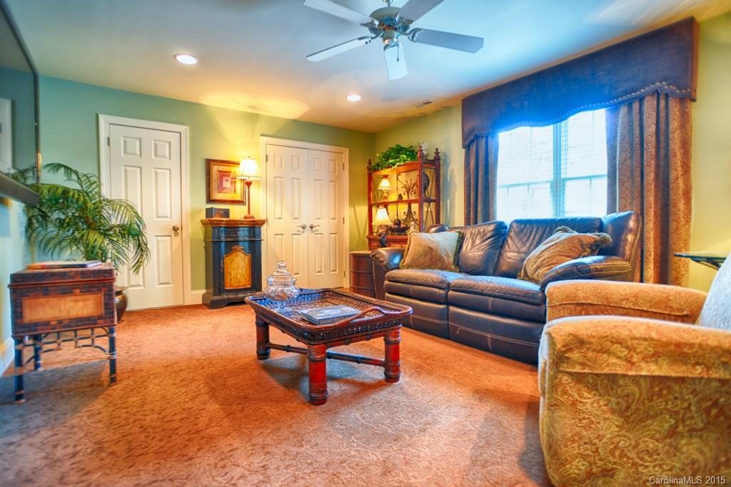 The Peninsula - Residential