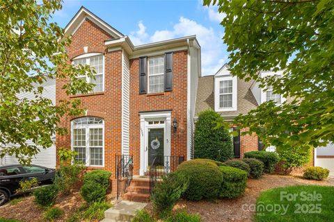 Photo of 14569 Greenpoint Lane, Huntersville, NC 28078 (MLS # 4327431)