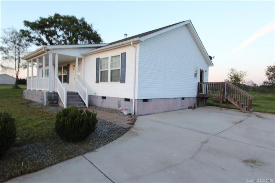 Beautiful home located in country setting! Enjoy an acre of property and gorgeous views. Watch the sun set from the front porch or relax in the spacious back yard. Call today to schedule a showing!