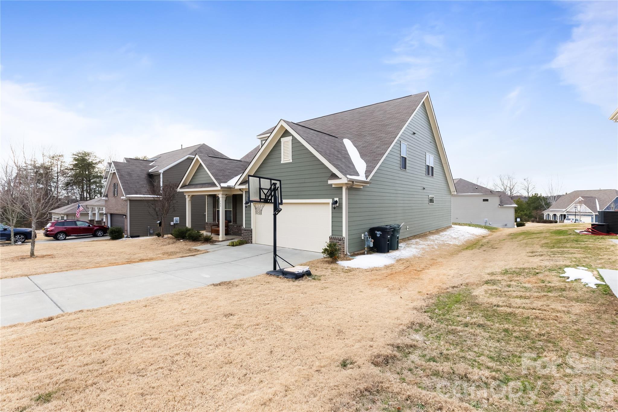 348 Pleasant View Lane SE