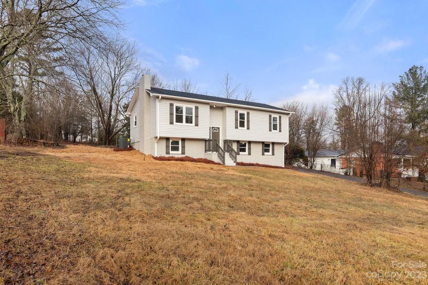 Beautiful Home in an establish neighborhood UPDATED & Ready for you! Walk onto Distress Barnwood looking LVP throughout the Main living areas. Great Room is Large & features a Ceiling Fan with Fireplace.  The Kitchen is all updated with White Cabinets, Granite & NEW SS appls.  Primary Bedroom is on the Main Floor & features a Ceiling Fan with standard Closets. Primary bath is updated w/White Granite Vanity & a Walk-in Shower. All NEW Carpet throughout this home. 2 Guest beds also on the Main Floor. Guest Bath on the main floor has Granite Vanity with Tub-shower insert.  In the Lower Level or Basement Level you will find a Finished Bonus Area that can be an AWESOME Home Office or Kids Den.  Laundry is located in the lower Level.  283 SQFT of Unfinished Space perfect area for additional Storage.  This home also has an oversized 1 car garage and on over 1.16 Acres.  COME SEE this one today!!