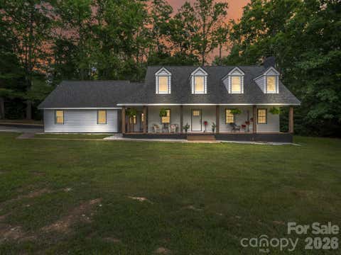 Photo of 213 Raintree Drive, Hendersonville, NC 28791 (MLS # 4379526)