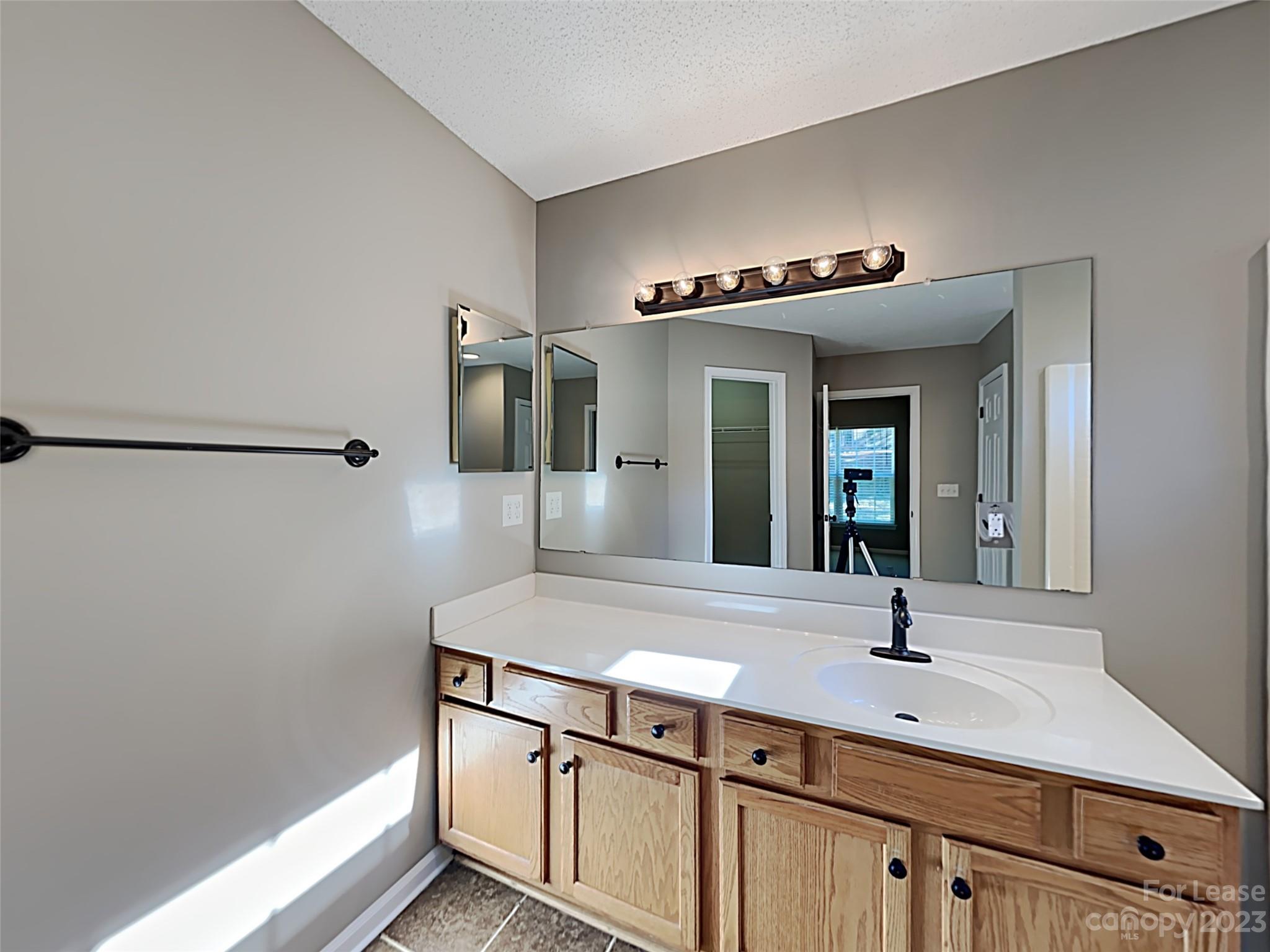 Unknown - Residential Lease