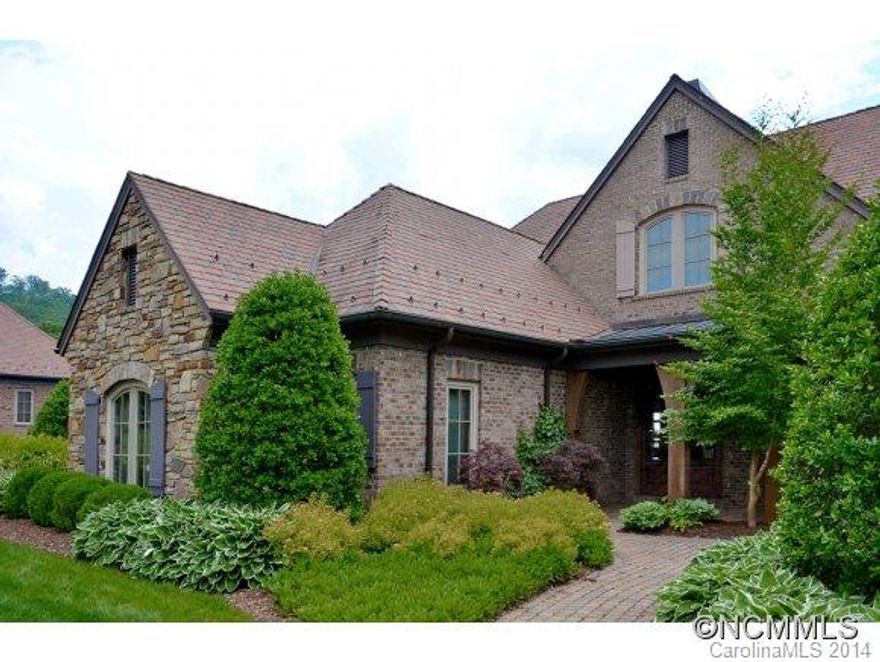 Spacious and sunny Fairway Commons townhome with sweeping southeasterly views of The Cliffs at Walnut Cove Jack Nicklaus golf course and surrounding mountains. Finely-crafted finishes and open floor plan, including large gourmet kitchen and lower level family room opening to a covered patio and yard. The townhome lives like a single-family residence while providing the peace of mind that comes with a low maintenance home. Membership available.