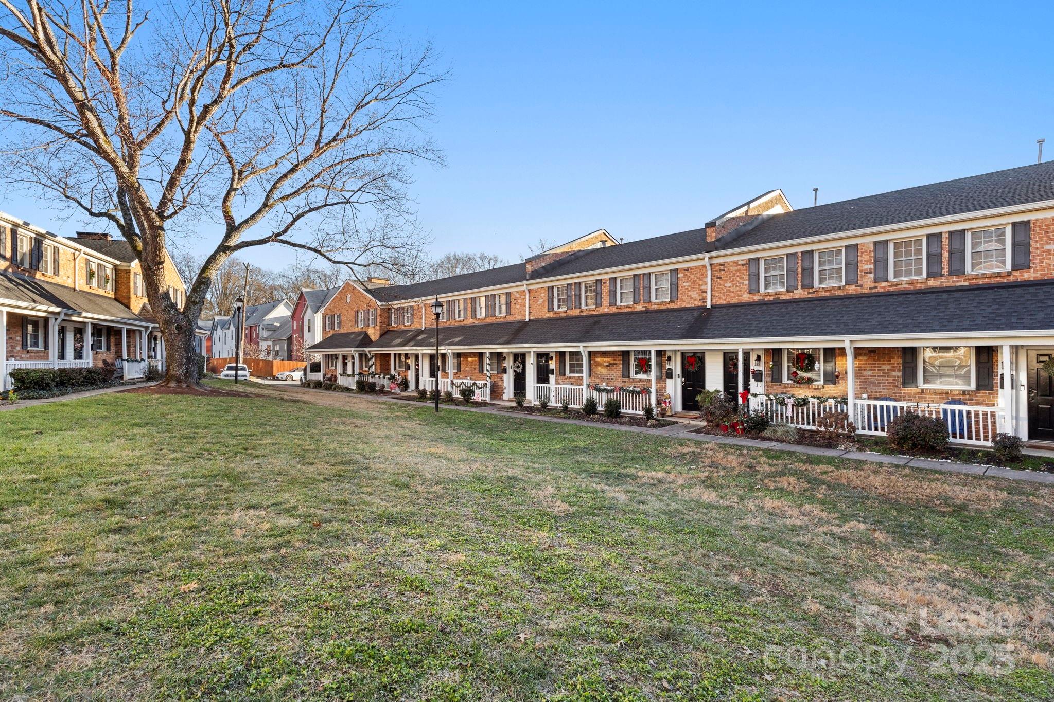 1318 Green Oaks Lane