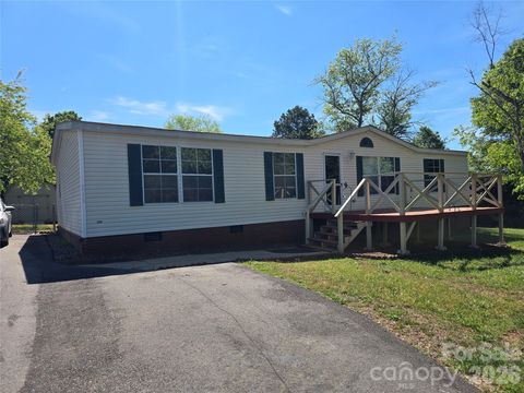 Photo of 2095 Wildwood Drive #19, Hickory, NC 28601 (MLS # 4371479)