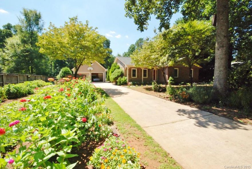 Welcome home to one of the nicest properties within miles. Proclaimed by Duke Energy as one of the most energy efficient homes in a 2,000 home radius. Updates: GAF architectural shingles, Simonton sun room/windows, Brazilian Granite Counter-tops, Italian Marble bathrooms/American Std fixtures, German laminate flrs, Blinds, Electrolux Stainless Appl, sink, faucet. Well/Septic+low-taxes make this a great value.