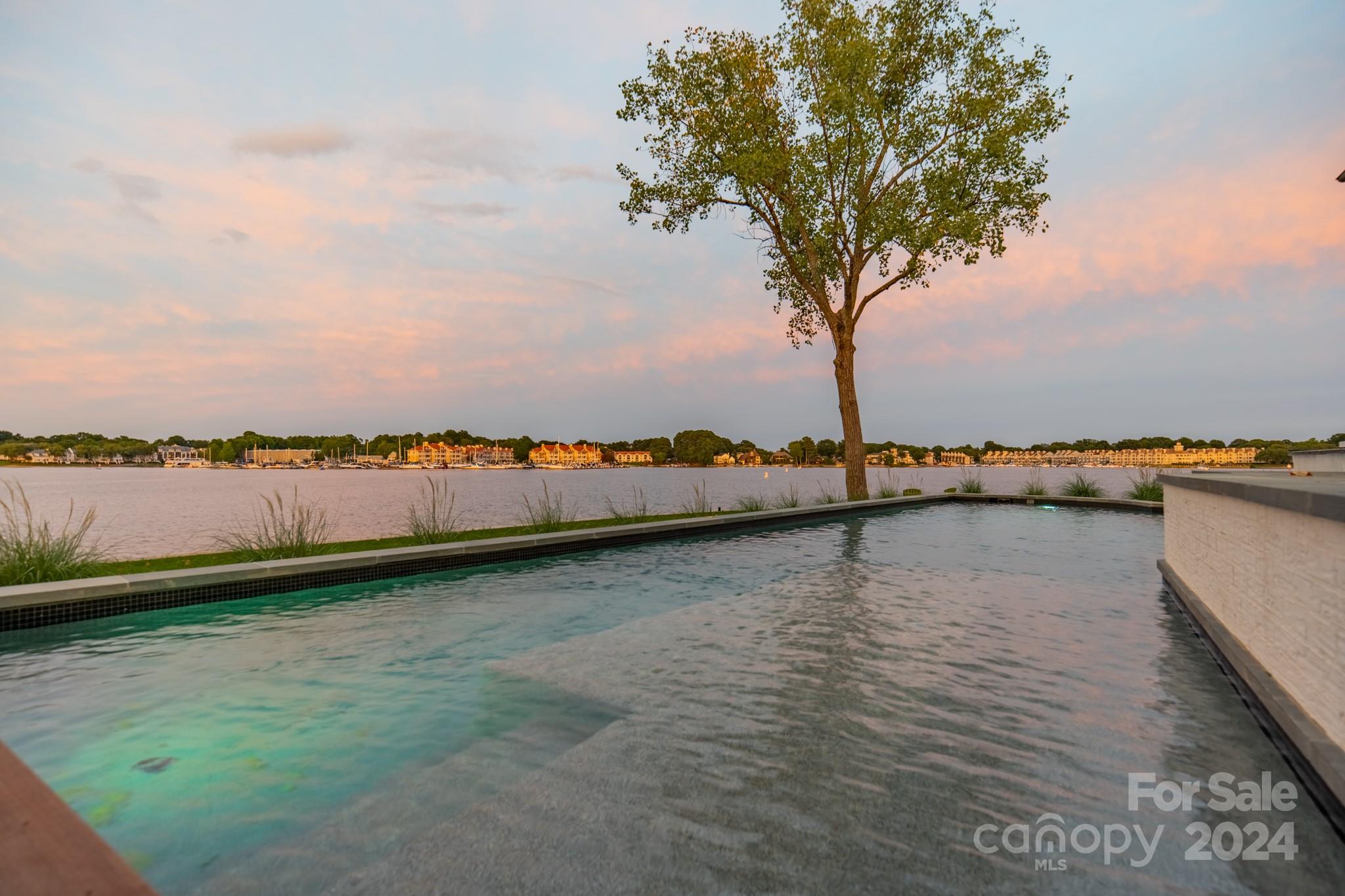 Point Largo - Residential