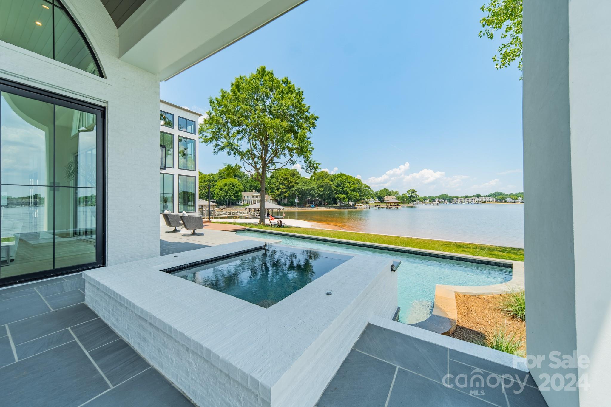 Point Largo - Residential