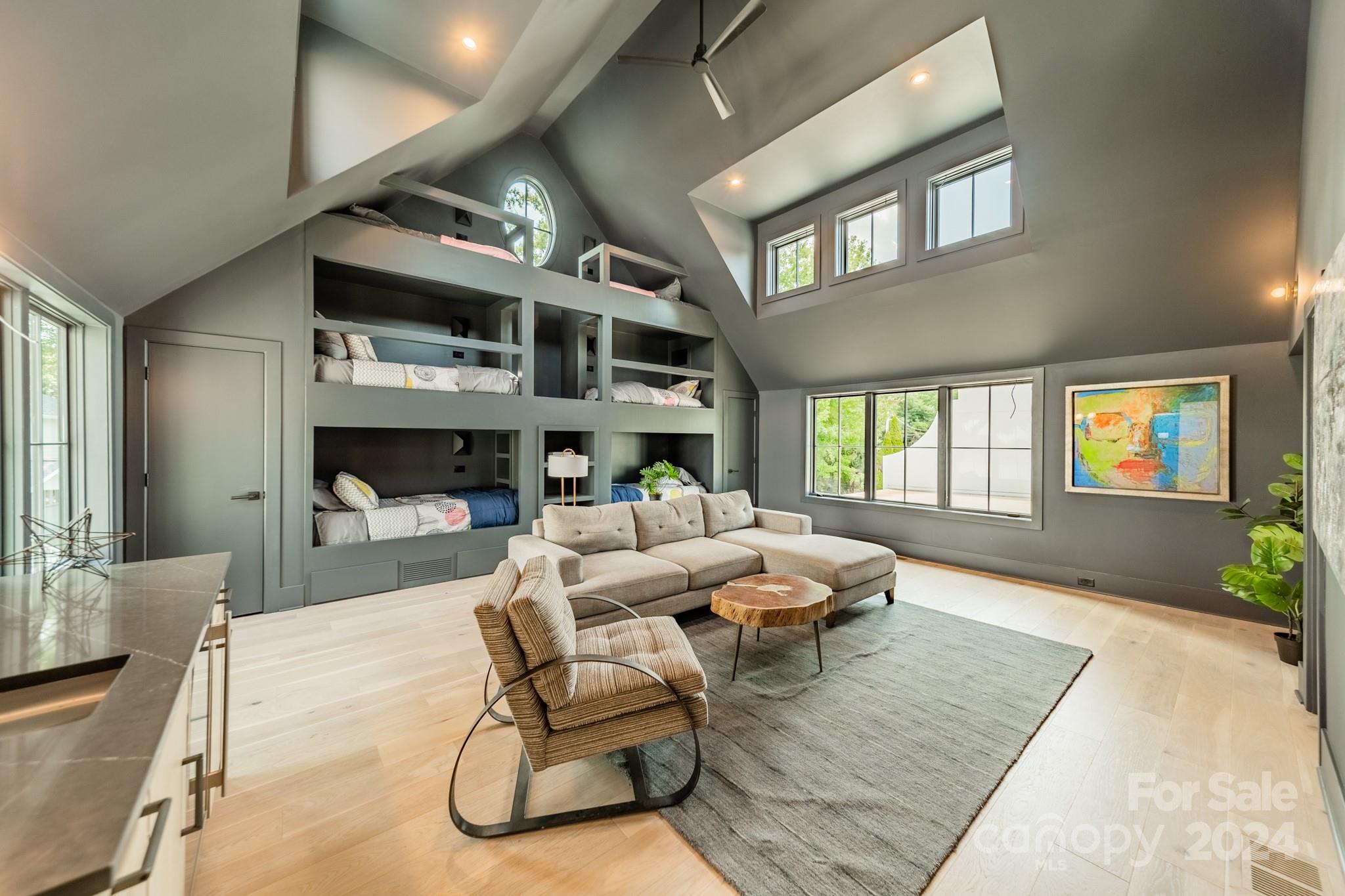 Point Largo - Residential