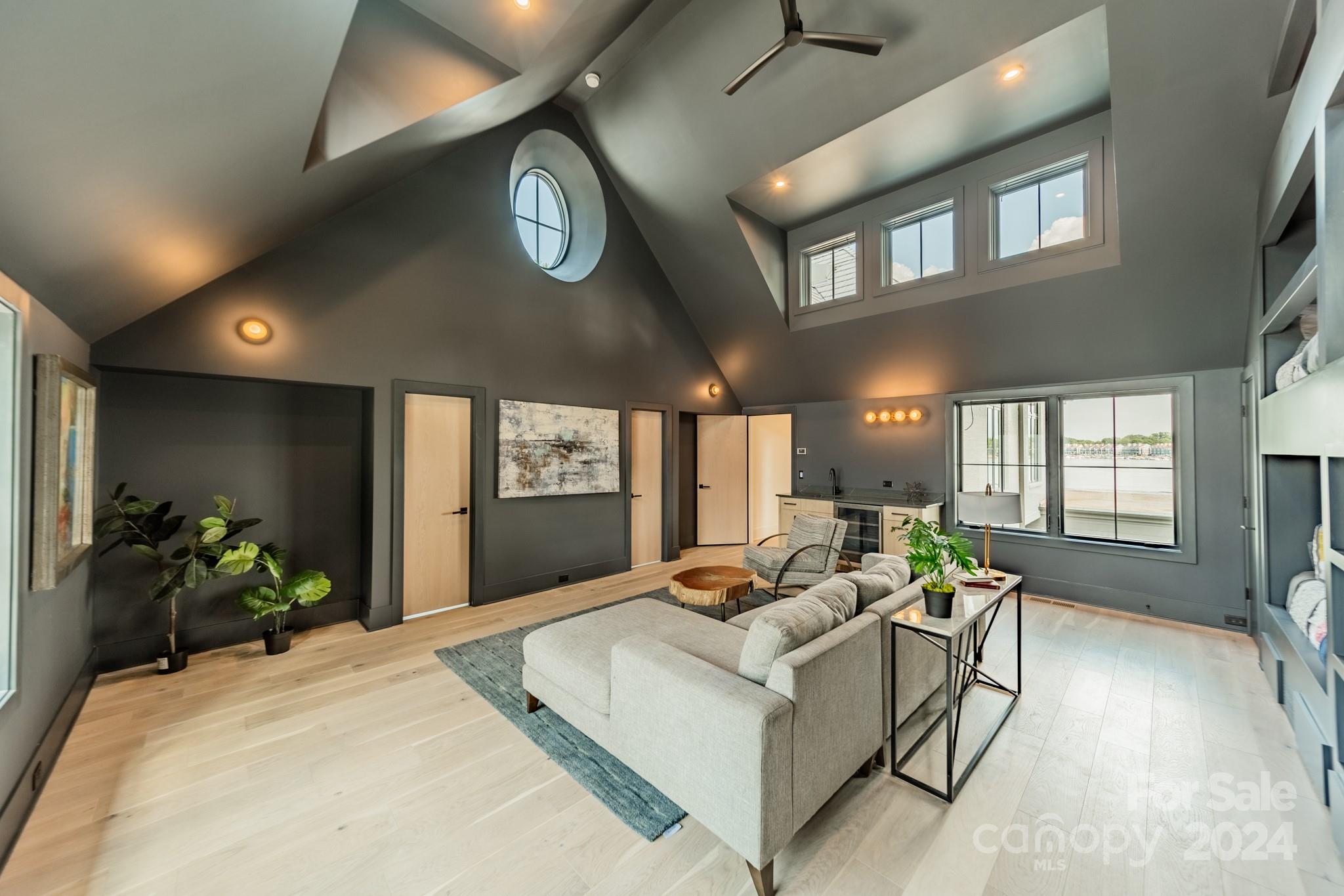 Point Largo - Residential