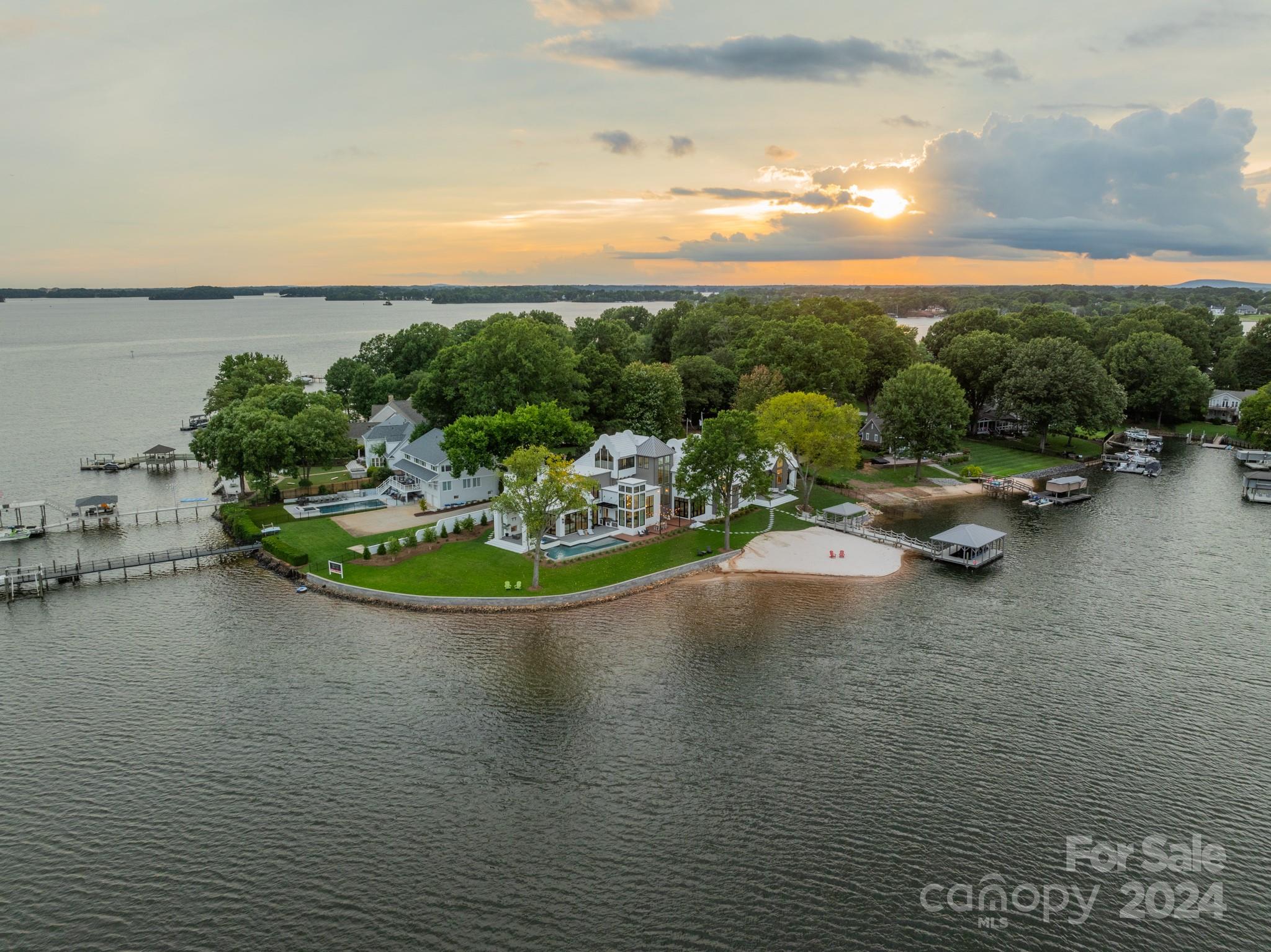 Point Largo - Residential