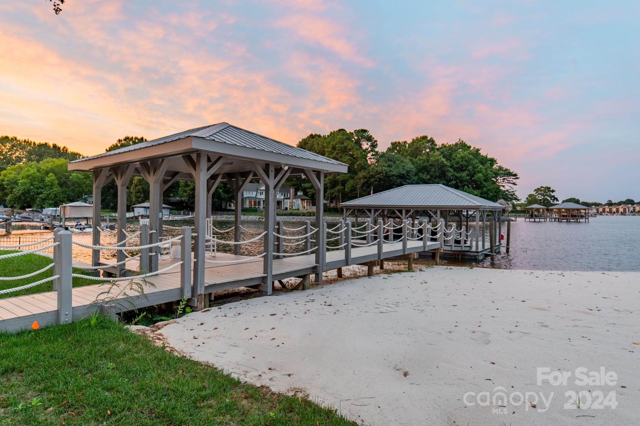 Point Largo - Residential