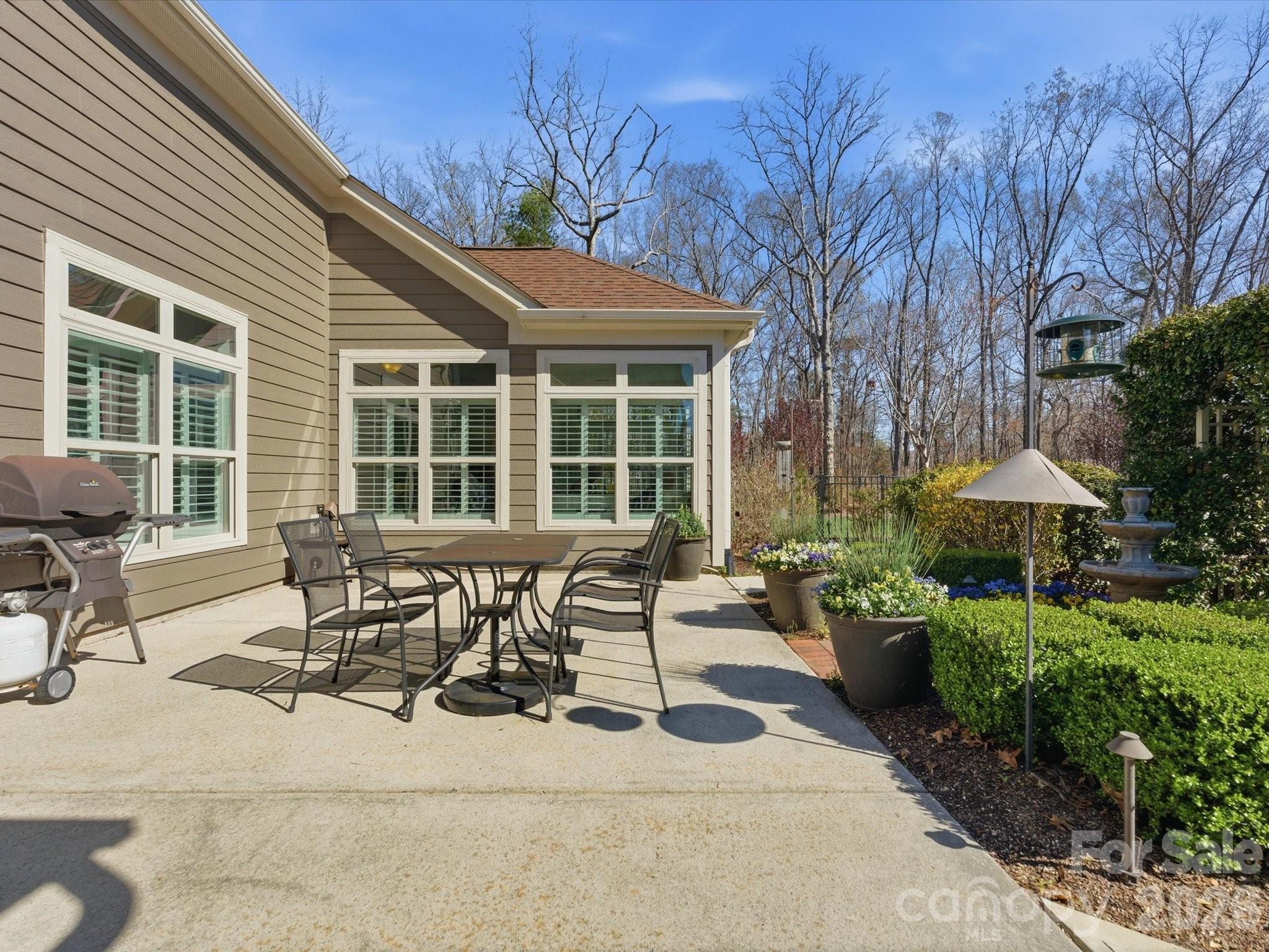 The Courtyards at Emerald Lake - Residential