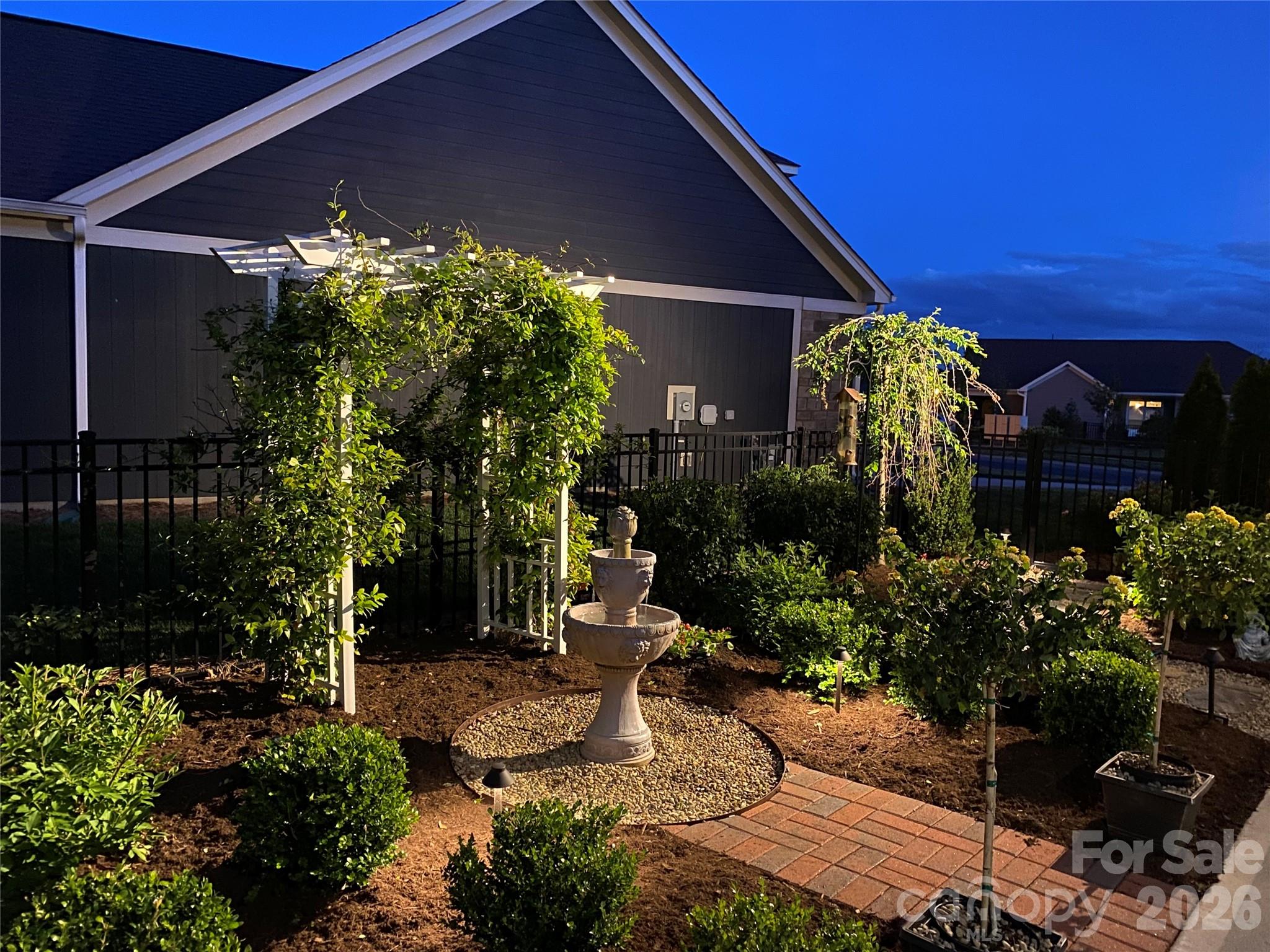 The Courtyards at Emerald Lake - Residential