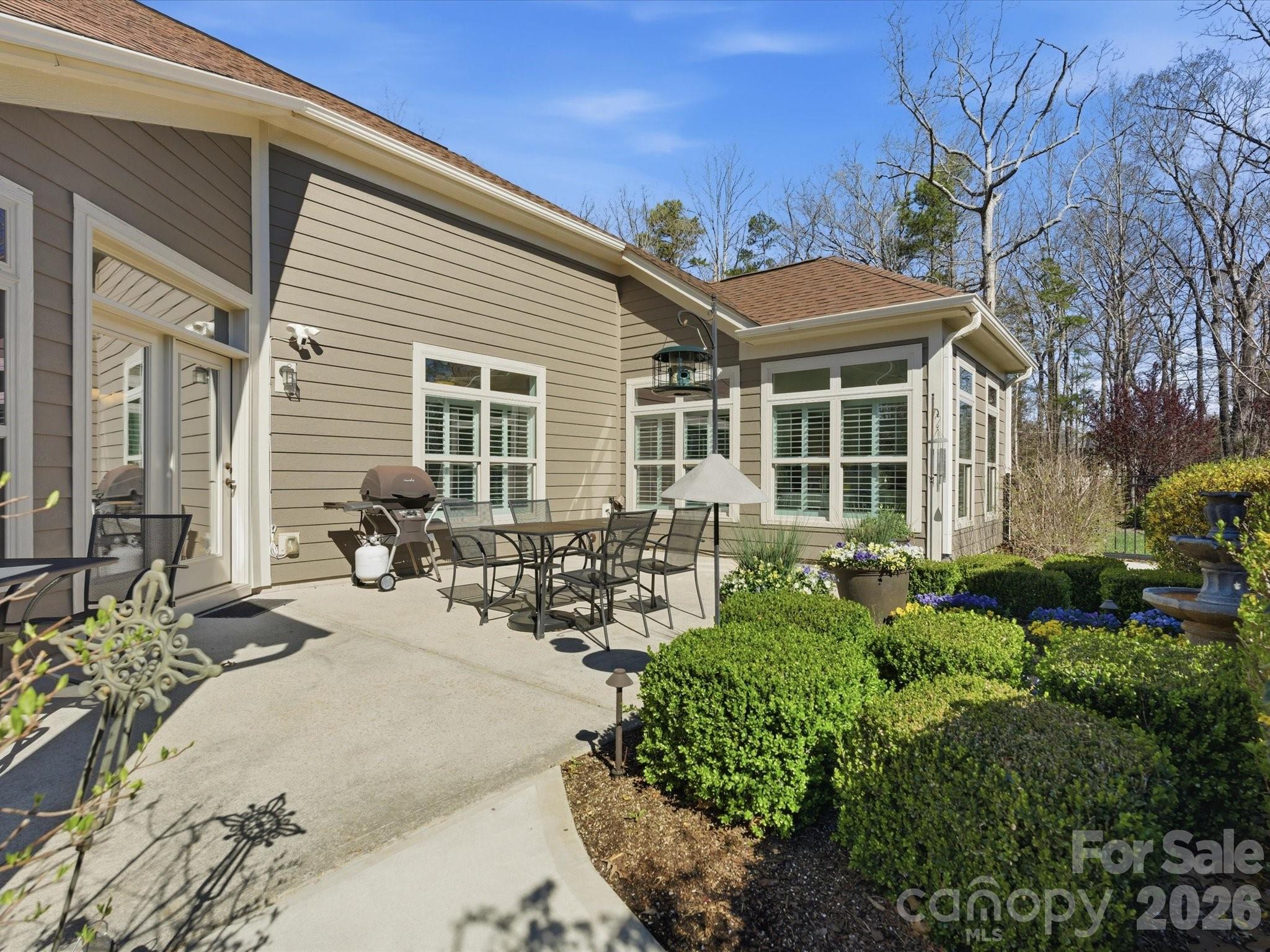 The Courtyards at Emerald Lake - Residential