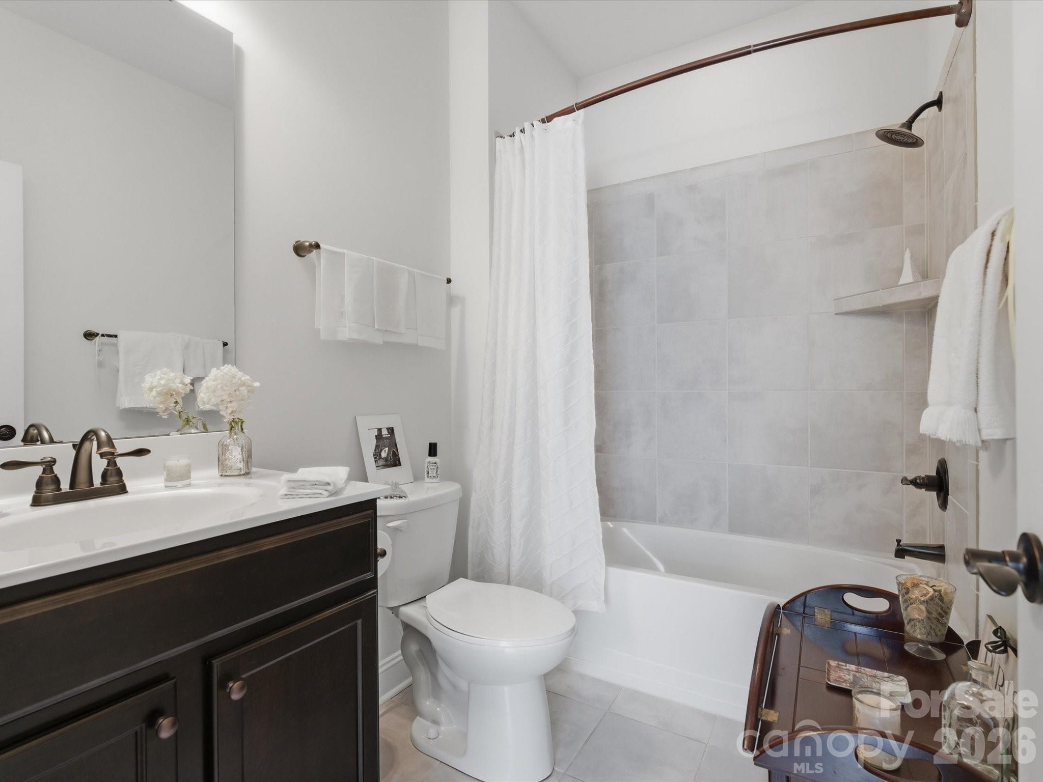 The Courtyards at Emerald Lake - Residential