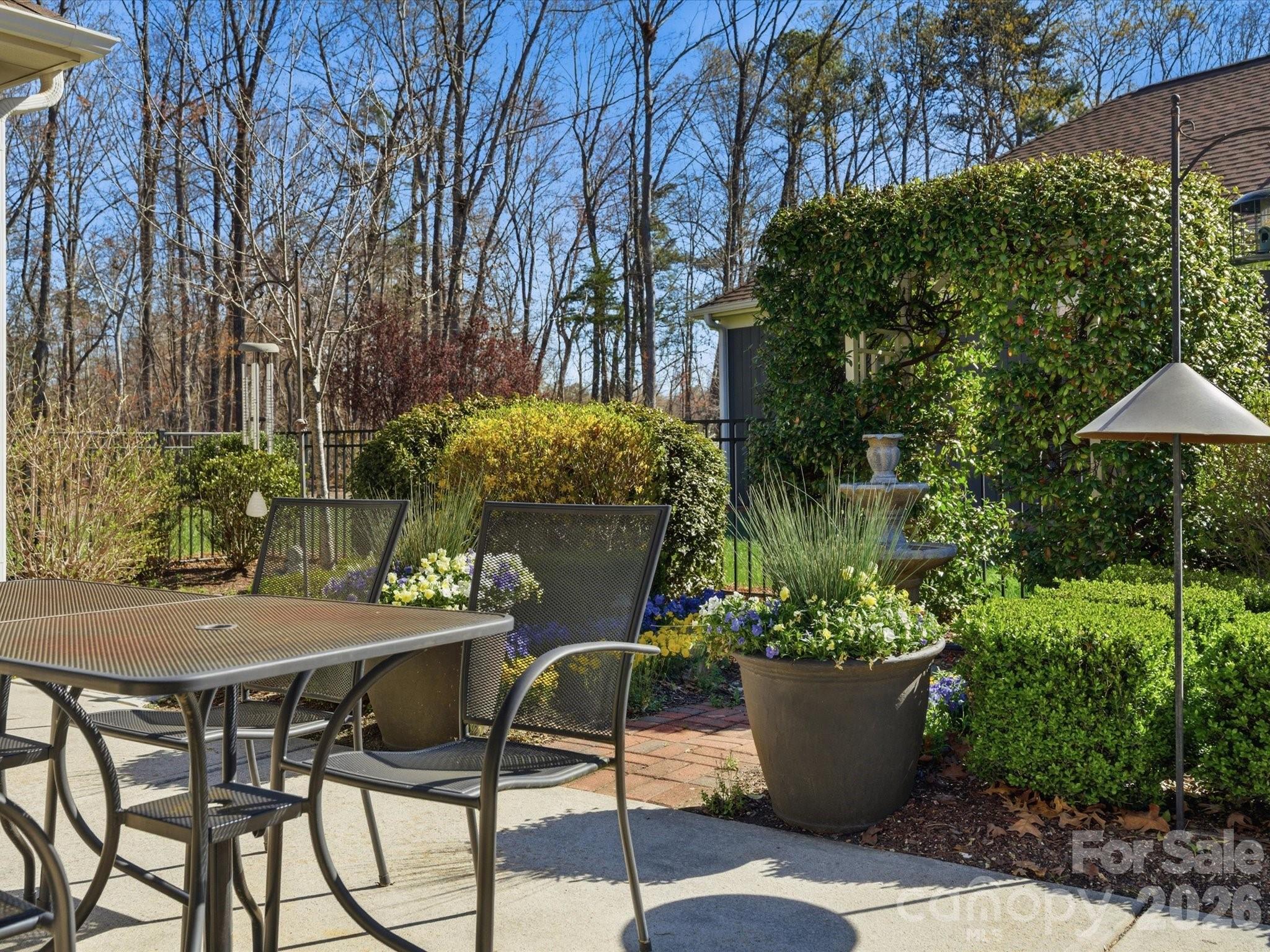 The Courtyards at Emerald Lake - Residential