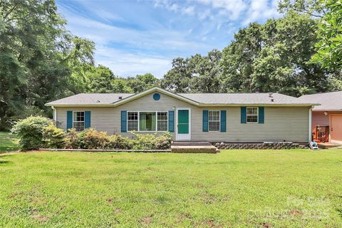 4104 Pebblebrook Circle SW Concord NC 28027