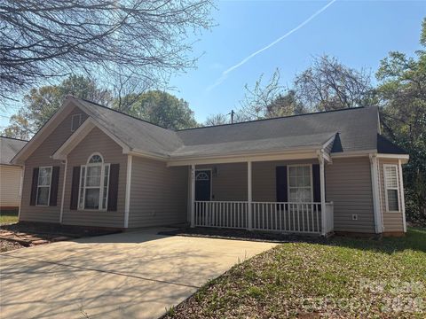Photo of 4621 Victory Lane, Charlotte, NC 28269 (MLS # 4375490)