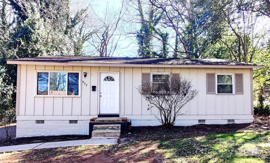 Cute ranch home in convenient Enderly Park location w private back yard.  Kitchen has all appliances and breakfast nook.  Bathroom has tub/shower combination. Easy walking distance to Martin Luther King Park, newly opened section of Stewart Creek Greenway, and restaurants/entertainment on Rozzelles Ferry Rd.