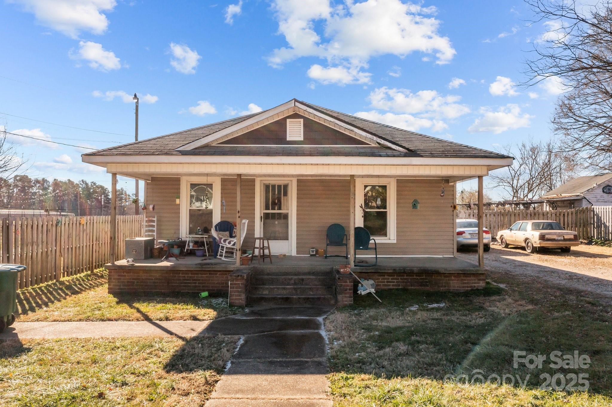 814 E Mills Drive