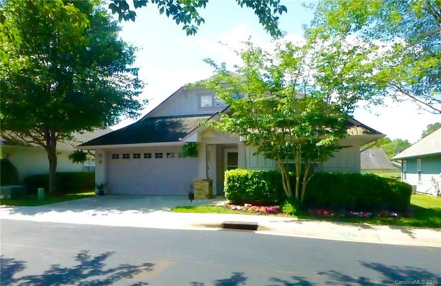 NO STEPS Patio home in popular Wolfpen, maintenance free living, great community w/pool, tennis courts, putting green & social gatherings.  Open & spacious home that is priced for your personal touches. Split bedrm plan, vaulted ceilings in great room & master bedrm. Huge kitchen open to great room, & gas fireplace for the winter season. Lovely glass enclosed 3 season room looks out onto patio. Large grassy common area in back will be reseeded. Min. to x-pressway & shopping,make this home yours!