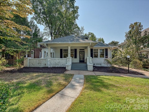 Photo of 501 Hermitage Court, Charlotte, NC 28207 (MLS # 4426702)