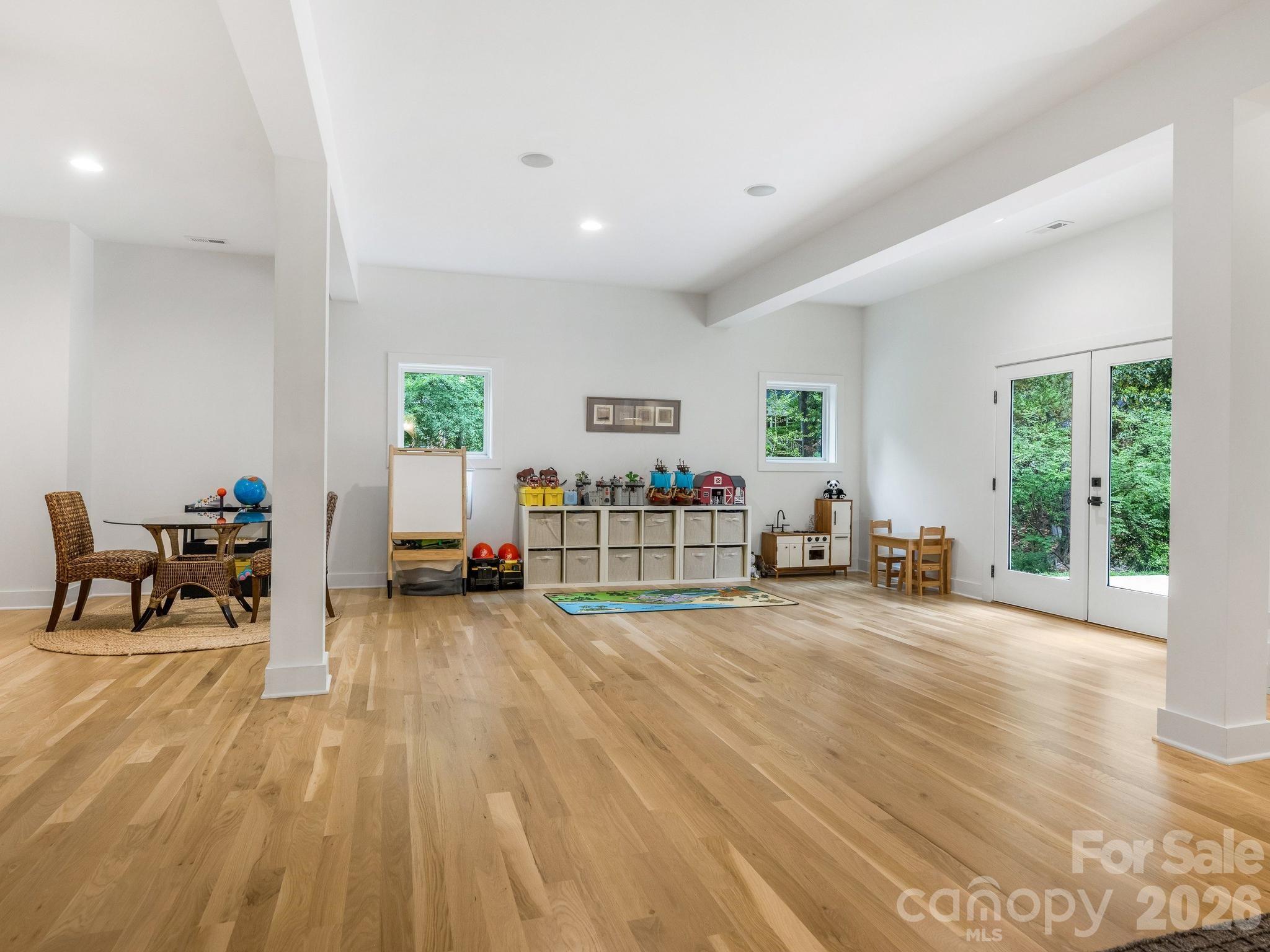 Beverly Woods East - Residential