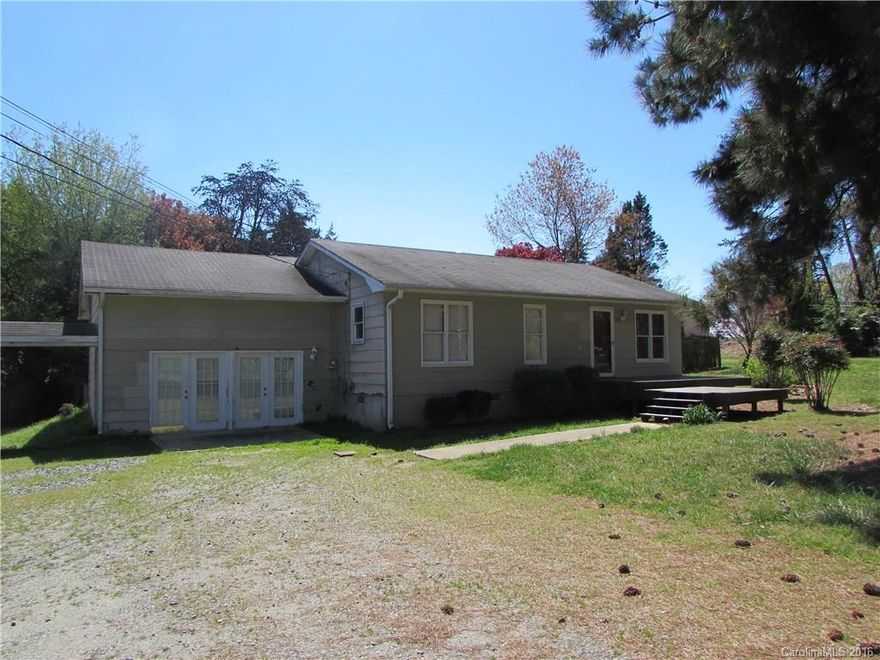 Large ranch style home on a large lot in a great location!  Convenient to restaurants, shopping, and more.  Detached garage with unfinished loft area. Potential tenant to verify schools.