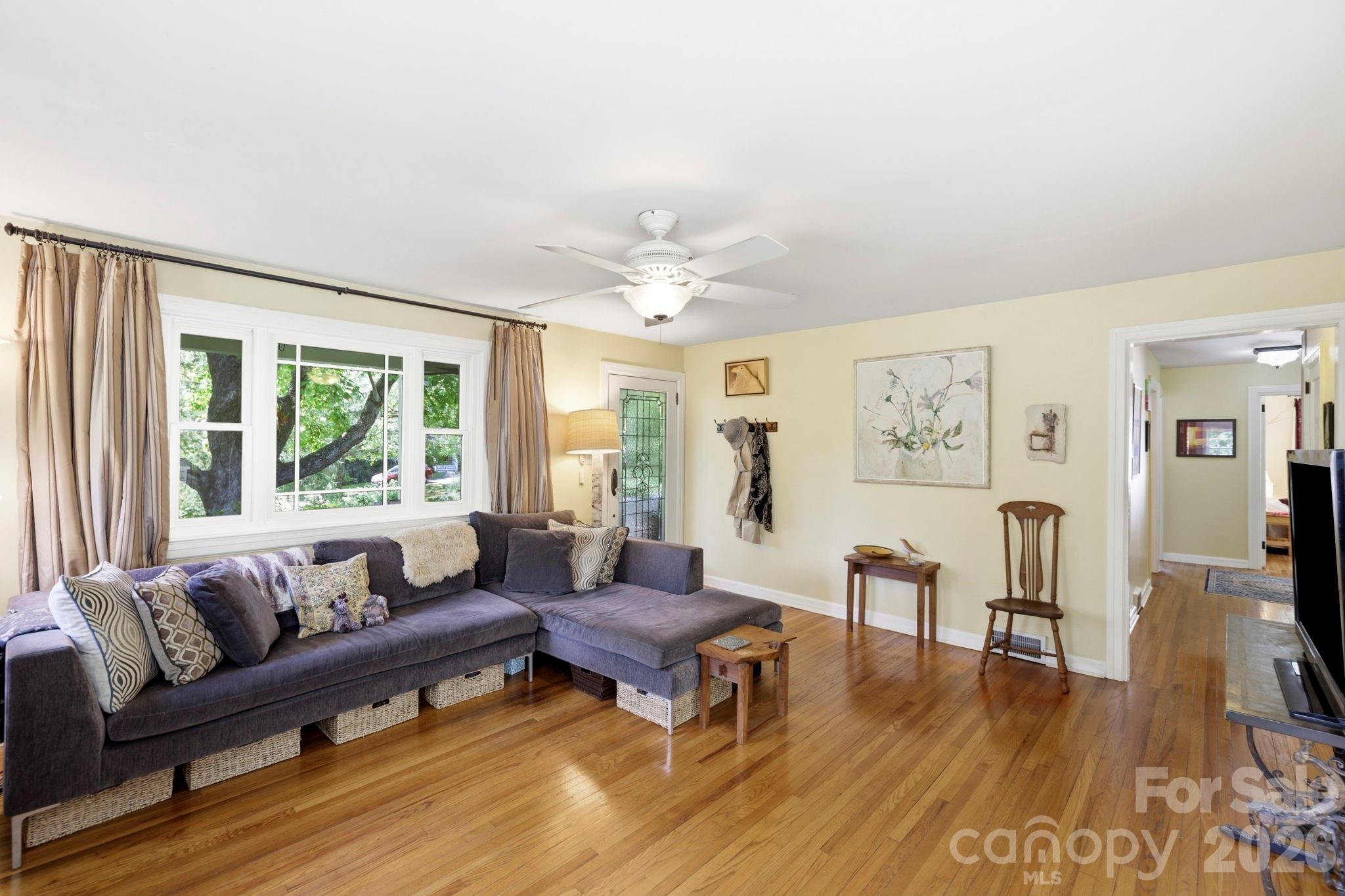 33 Pinecroft Road