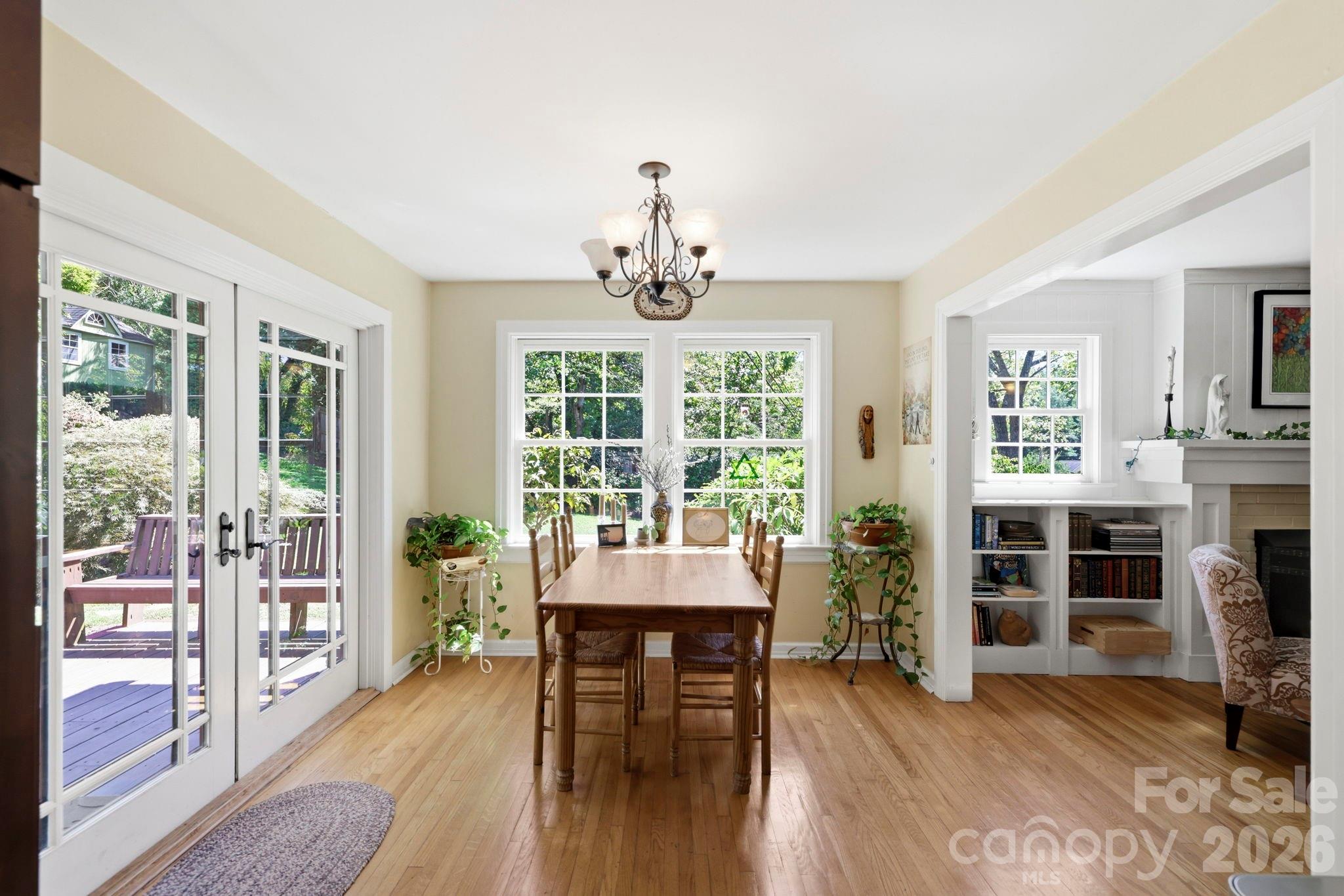 33 Pinecroft Road