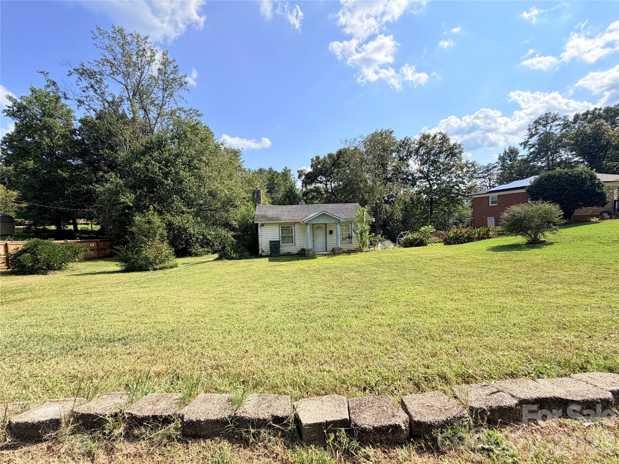 725 Tron Avenue NW