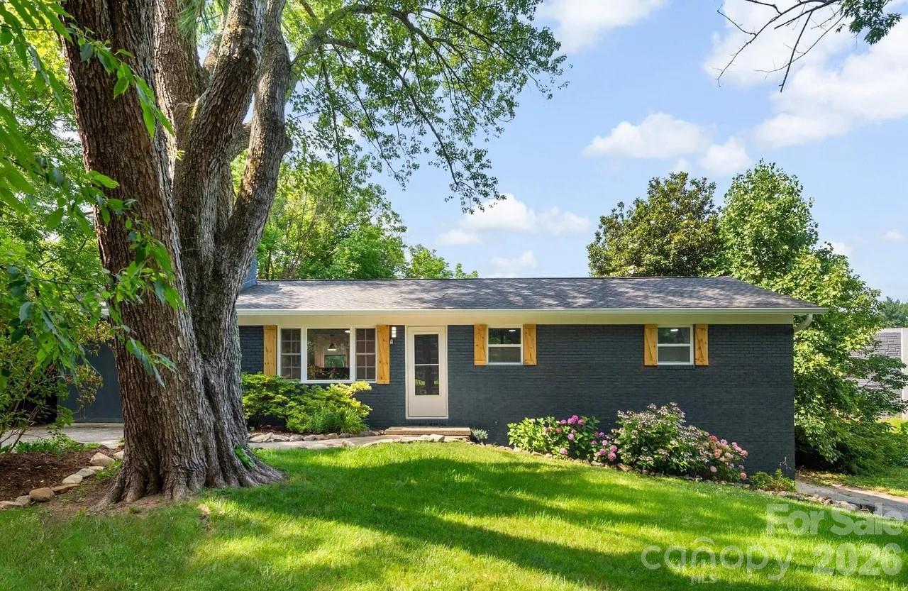 28 Pine Lane