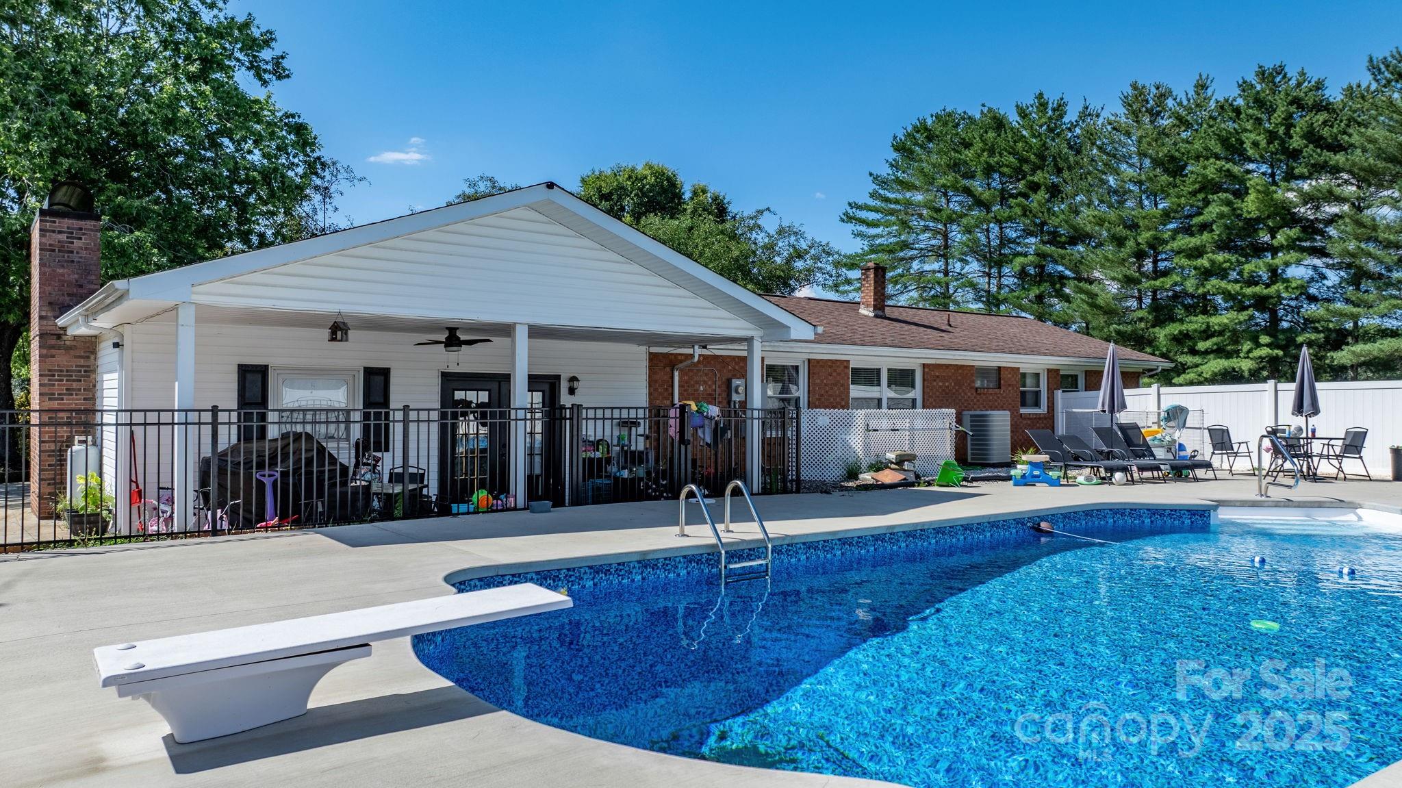 2596 SweetBriar Circle
