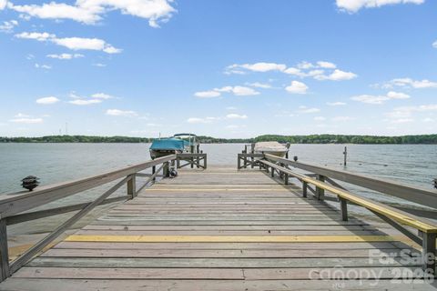 15 King Haigler Chase Street Lake Wylie SC 29710