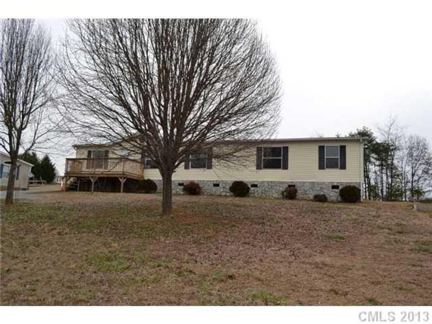 5BR/3BA- Great home for a large family-move right in.Seller has removed HVAC system and will re-install prior to closing.