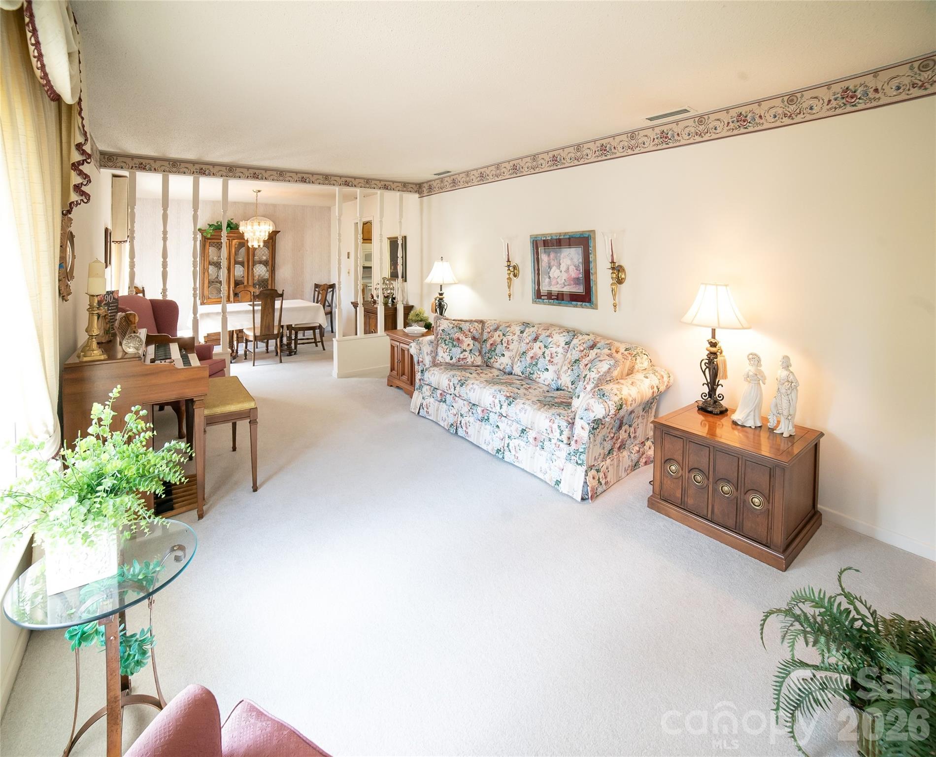 1015 Woodbine Place NE